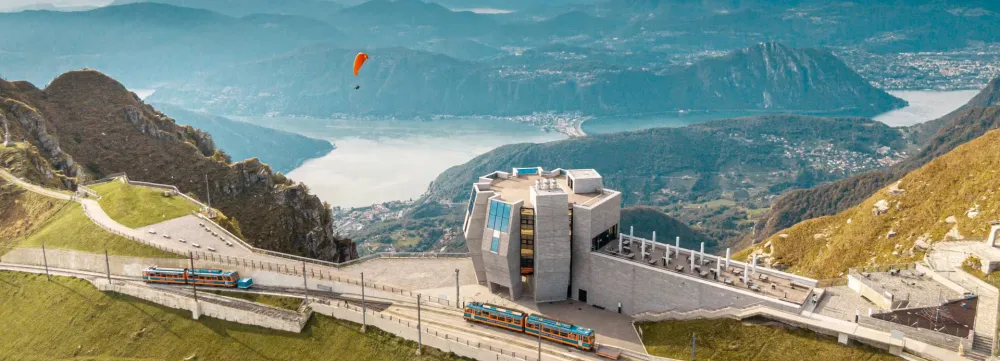 Panorama del Monte Generoso o vista aerea di Vacallo con le Alpi sullo sfondo